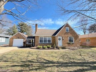 913 Oak Street NW, New Philadelphia, OH 44663