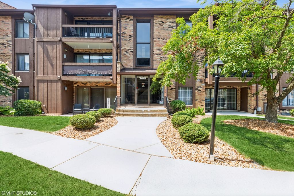 7509 175th Street 233, Tinley Park, IL 60477
