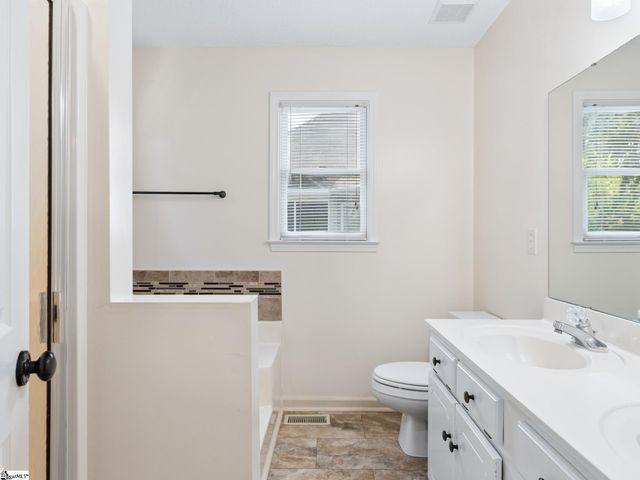 12 Fitzpatrick Court, Fountain Inn, SC 29644
