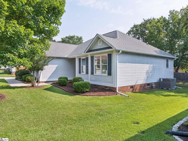 12 Fitzpatrick Court, Fountain Inn, SC 29644