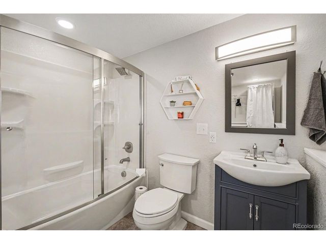 7163 Swadley Ct, Arvada, CO 80004