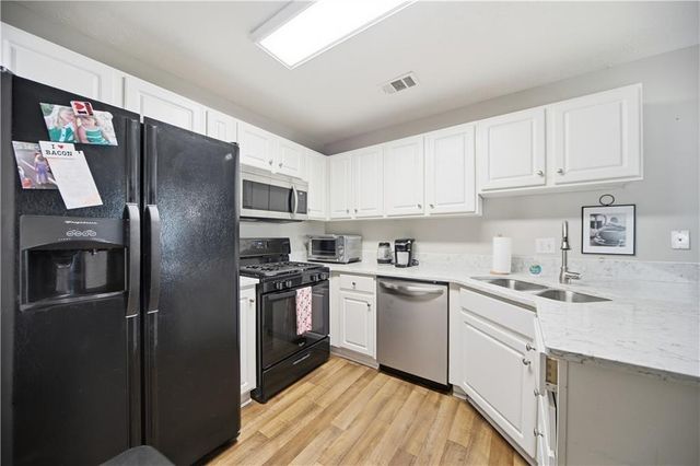 1073 Daventry Crossing, Woodstock, GA 30188