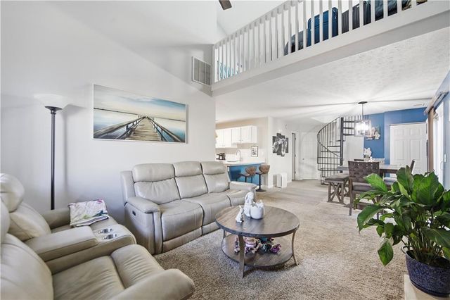 1073 Daventry Crossing, Woodstock, GA 30188