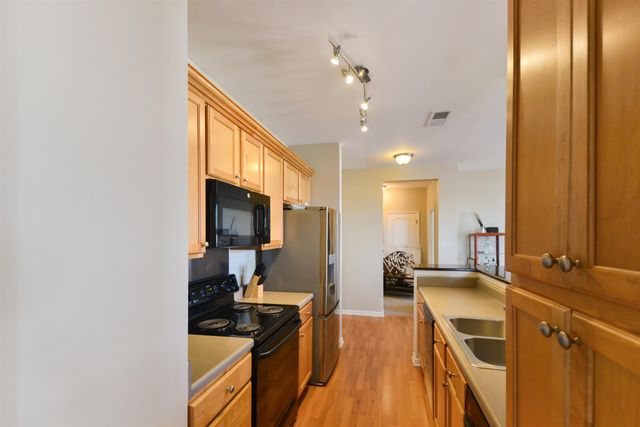 600 S Main St Apt 303, Memphis, TN 38103