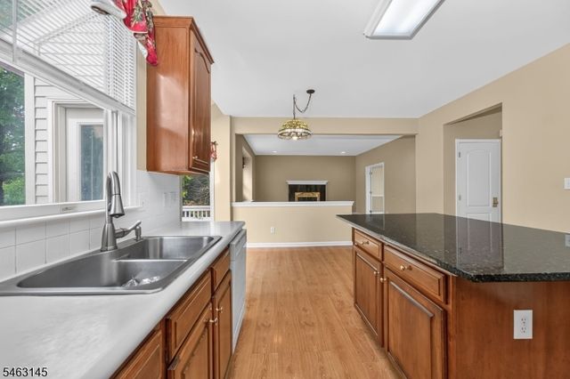 7 Stark Ct, Raritan Twp., NJ 08551