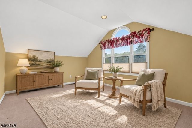 7 Stark Ct, Raritan Twp., NJ 08551