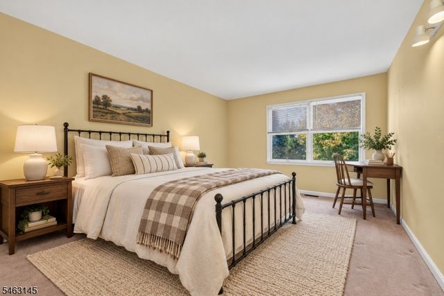 7 Stark Ct, Raritan Twp., NJ 08551