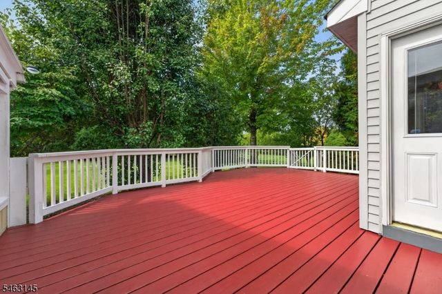7 Stark Ct, Raritan Twp., NJ 08551