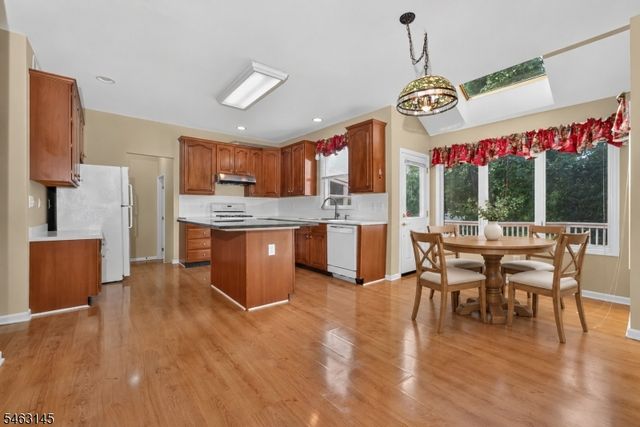 7 Stark Ct, Raritan Twp., NJ 08551
