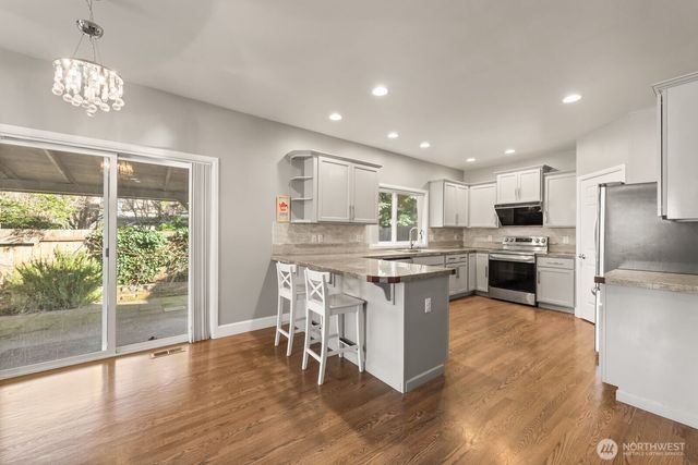 4218 NE 9th Cir, Renton, WA 98059