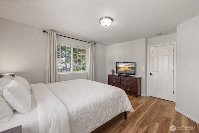 4218 NE 9th Cir, Renton, WA 98059