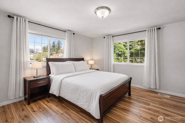 4218 NE 9th Cir, Renton, WA 98059