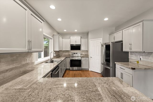 4218 NE 9th Cir, Renton, WA 98059