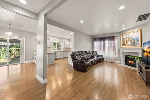 4218 NE 9th Cir, Renton, WA 98059