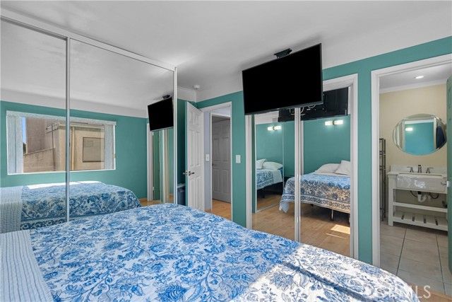 15554 Parthenia Street 6, North Hills (los Angeles), CA 91343