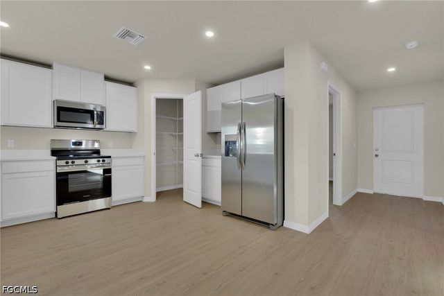 6032 Stratton RD, Fort Myers, FL 33905