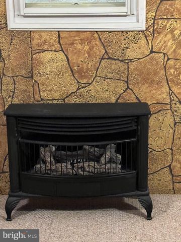 2 LOCUST LN, Womelsdorf, PA 19567