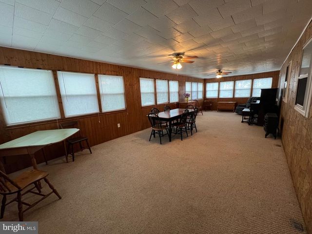 2 LOCUST LN, Womelsdorf, PA 19567