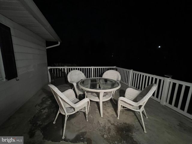 2 LOCUST LN, Womelsdorf, PA 19567