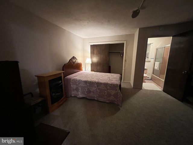 2 LOCUST LN, Womelsdorf, PA 19567