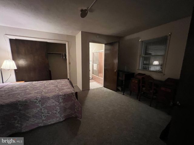 2 LOCUST LN, Womelsdorf, PA 19567