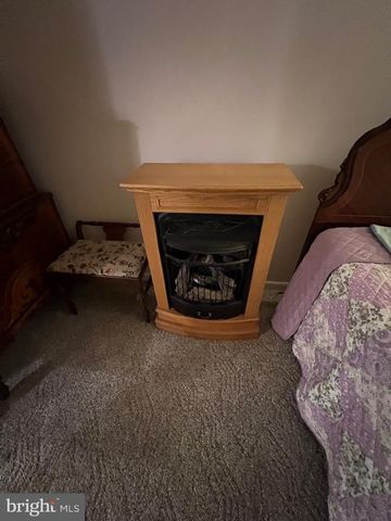 2 LOCUST LN, Womelsdorf, PA 19567