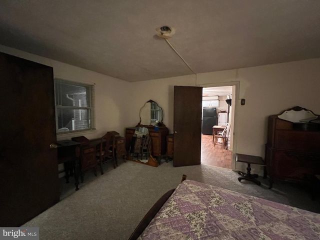 2 LOCUST LN, Womelsdorf, PA 19567