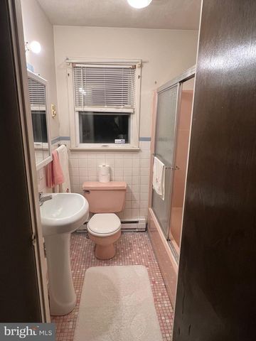 2 LOCUST LN, Womelsdorf, PA 19567