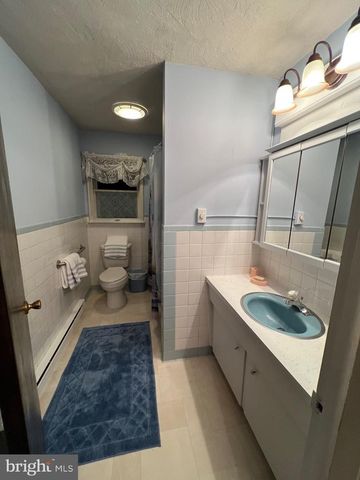 2 LOCUST LN, Womelsdorf, PA 19567