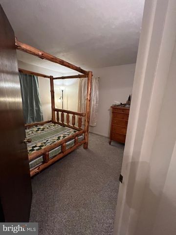 2 LOCUST LN, Womelsdorf, PA 19567