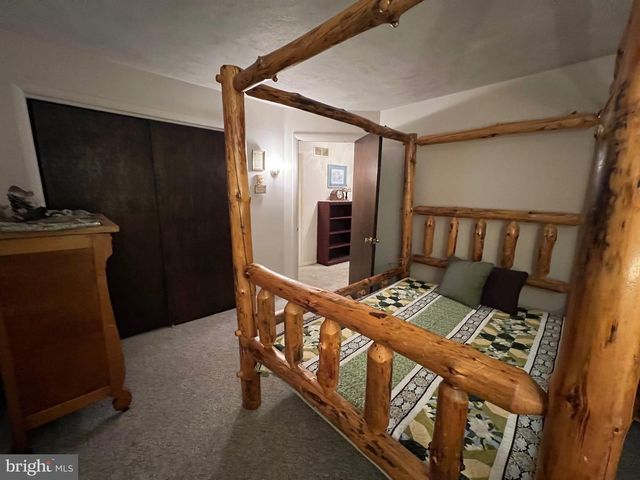 2 LOCUST LN, Womelsdorf, PA 19567