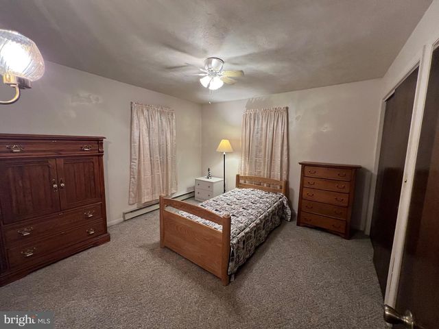 2 LOCUST LN, Womelsdorf, PA 19567