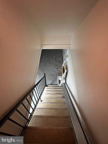 2 LOCUST LN, Womelsdorf, PA 19567