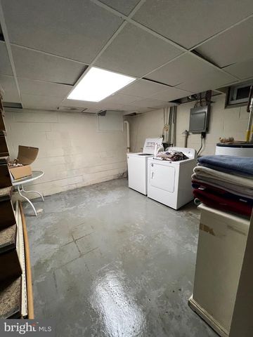 2 LOCUST LN, Womelsdorf, PA 19567