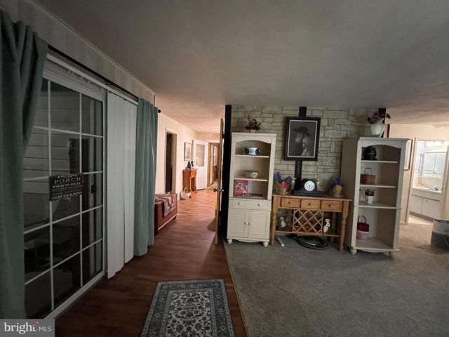 2 LOCUST LN, Womelsdorf, PA 19567