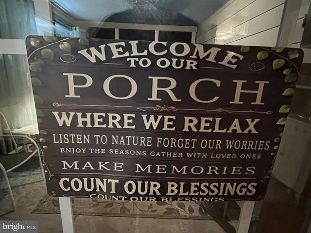 2 LOCUST LN, Womelsdorf, PA 19567