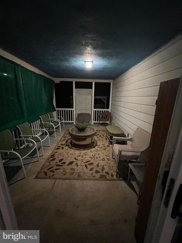 2 LOCUST LN, Womelsdorf, PA 19567