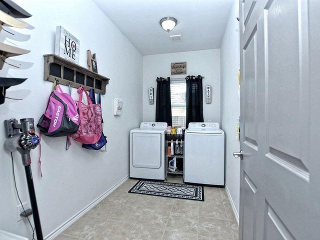 106 Ninole CT, Bastrop, TX 78602