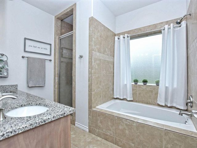 106 Ninole CT, Bastrop, TX 78602