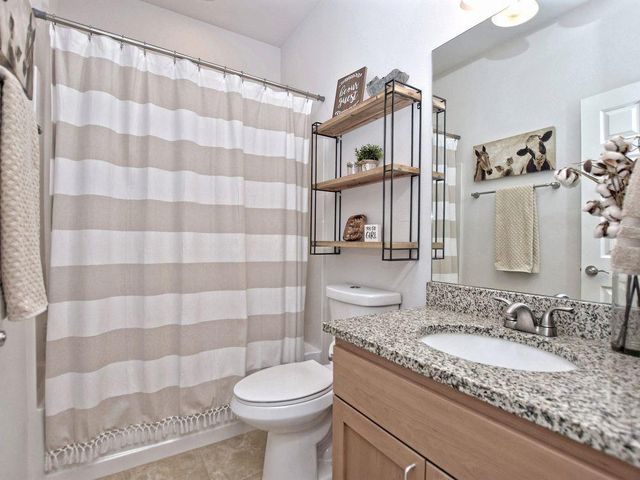 106 Ninole CT, Bastrop, TX 78602