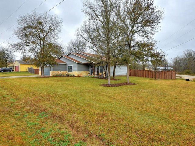 106 Ninole CT, Bastrop, TX 78602