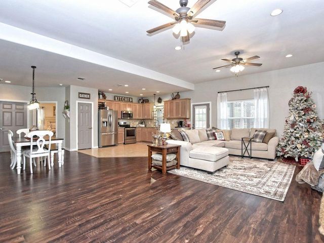 106 Ninole CT, Bastrop, TX 78602