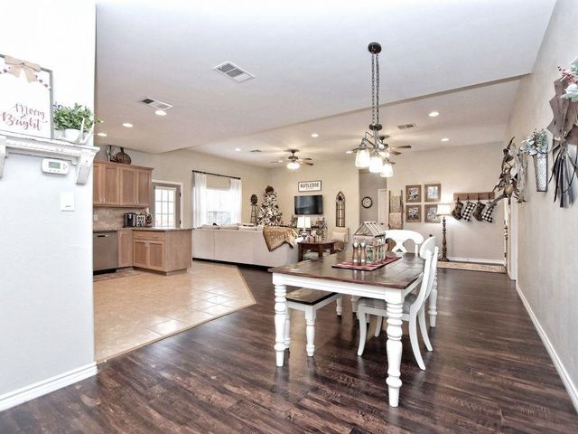 106 Ninole CT, Bastrop, TX 78602