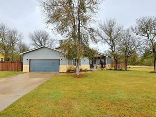 106 Ninole CT, Bastrop, TX 78602