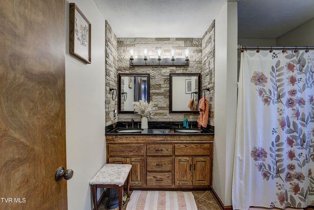 257 Cripple Creek Loop, Watauga, TN 37694