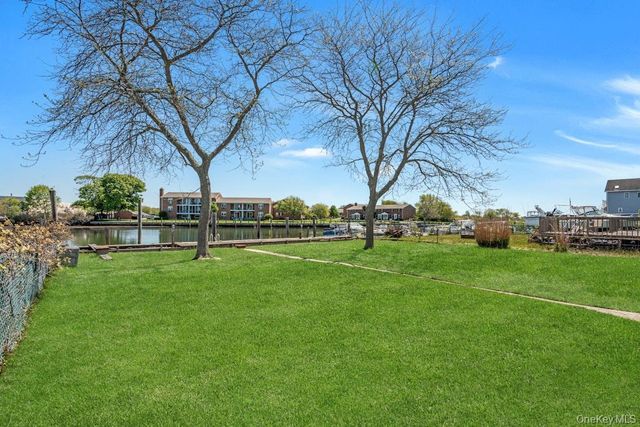 144 W Lake Drive, Lindenhurst, NY 11757