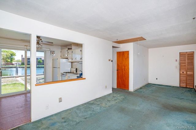 144 W Lake Drive, Lindenhurst, NY 11757