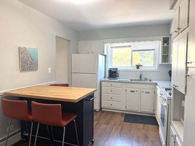1340 W Touhy Avenue 307, Chicago, IL 60626