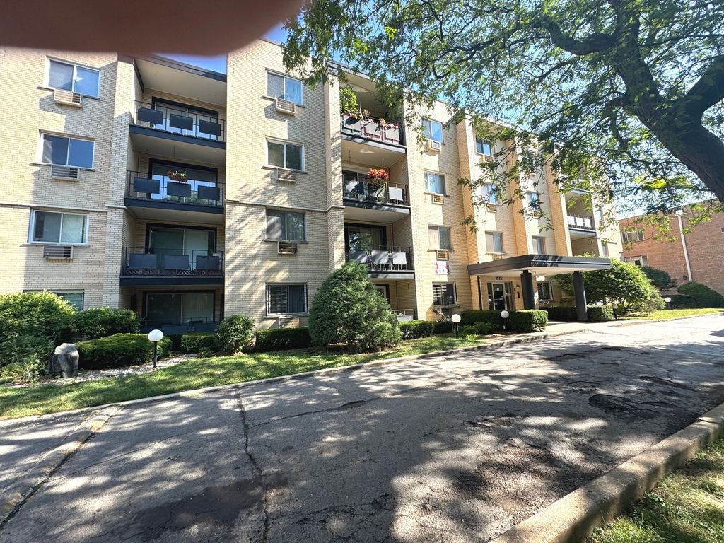 1340 W Touhy Avenue 307, Chicago, IL 60626