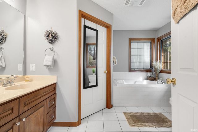 25612 Shorewood Court, South Bend, IN 46619